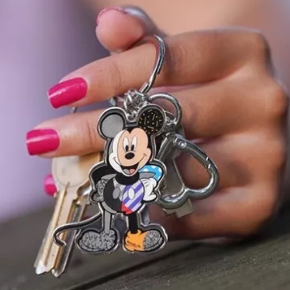BNWT MICKEY MOUSE 100TH ANNIVERSARY KEYCHAIN BY POP ARTIST ROMERO BRITTO 2023 - Picture 2 of 9